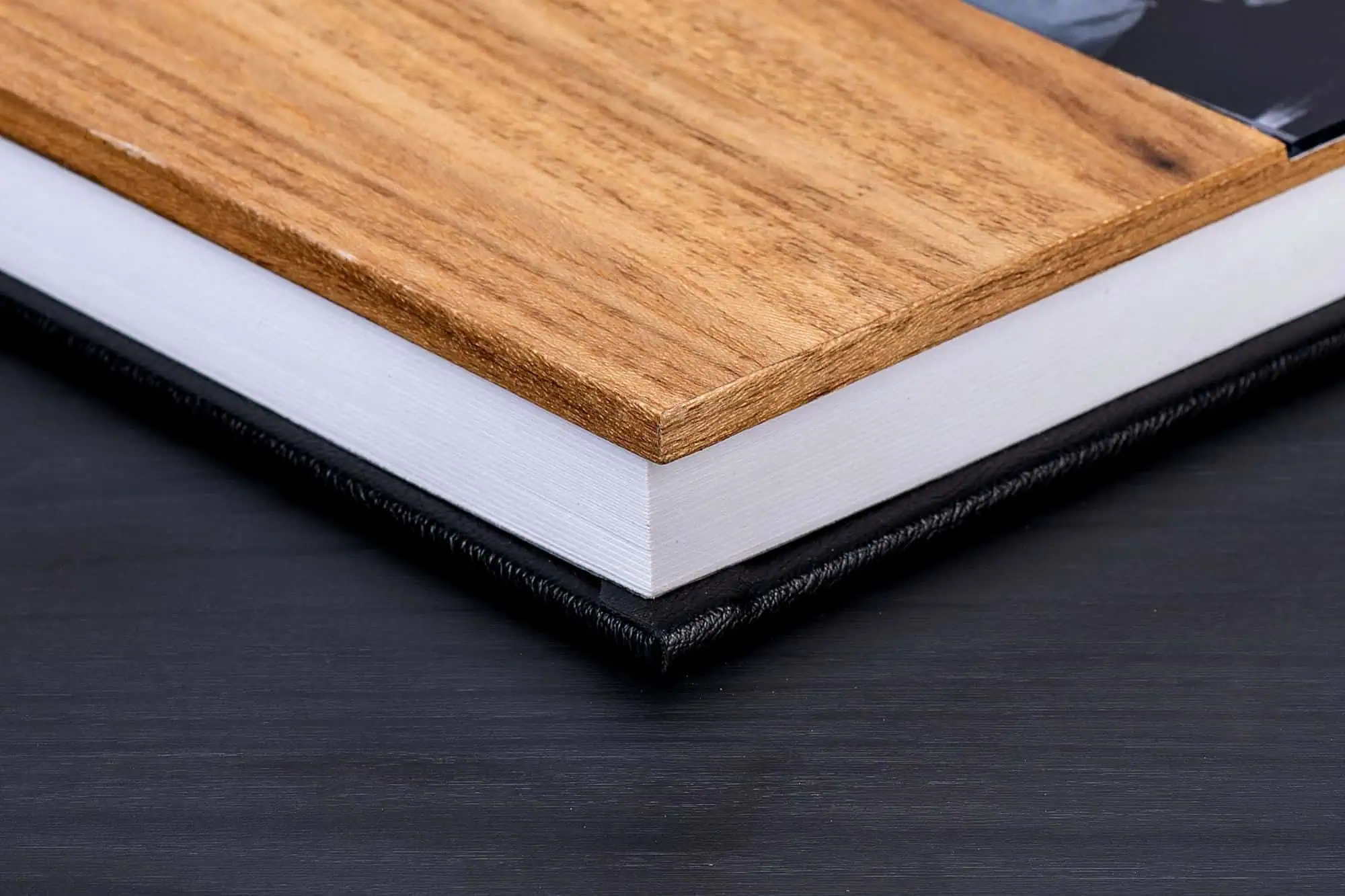 Madeira e laminado de alta qualidade para móveis e projetos de design de interiores.