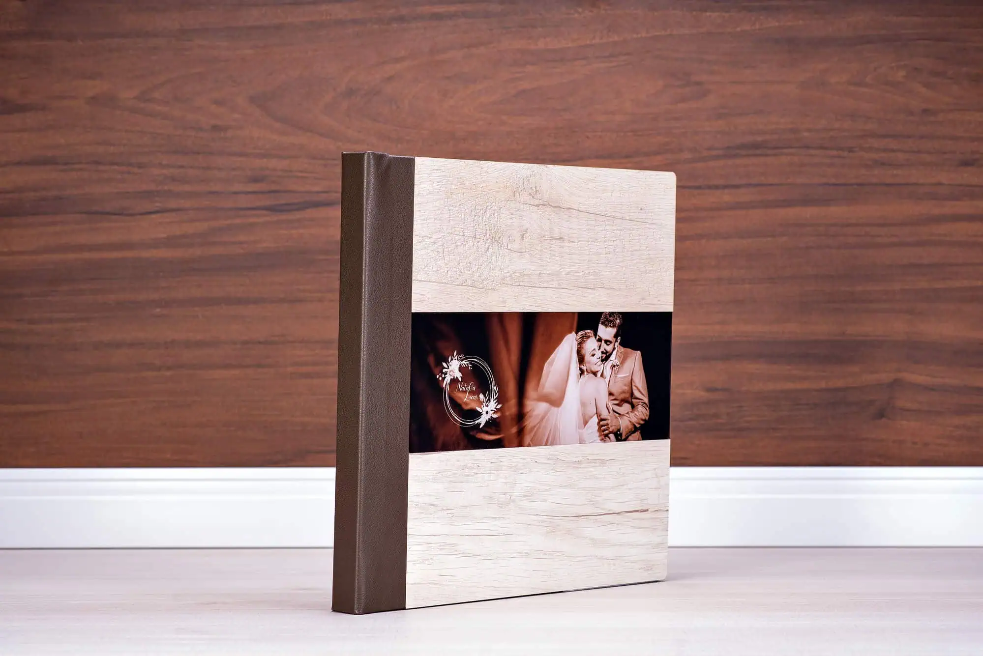 Personalizados de casamento em madeira artesanal para lembranças especiais.