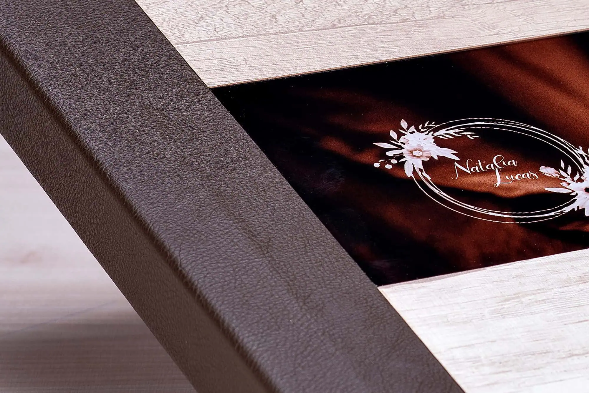 Personalize sua mesa com móveis sob medida - Schlosser Pro.