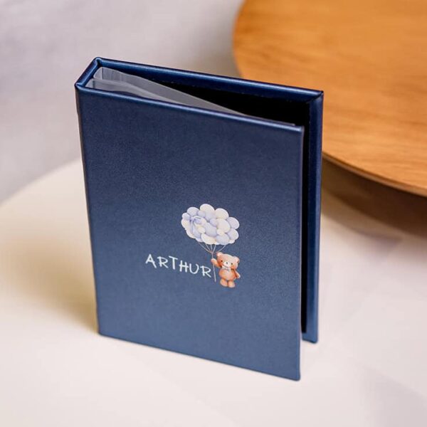 Álbum de fotos personalizado com nome Arthur, ideal para recordações especiais e eventos pessoais.