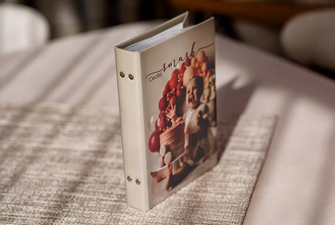 Álbum de fotos personalizado com capa de alta qualidade para memórias especiais.