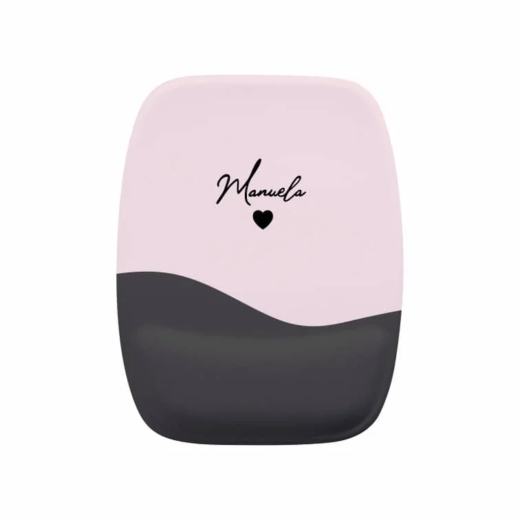 Silicone personalizado com nome Manuela e coração, ideal para lembranças especiais.