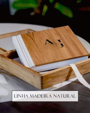 Caderno de madeira natural, artesanal, elegante e durável, perfeito para anotações com estilo.