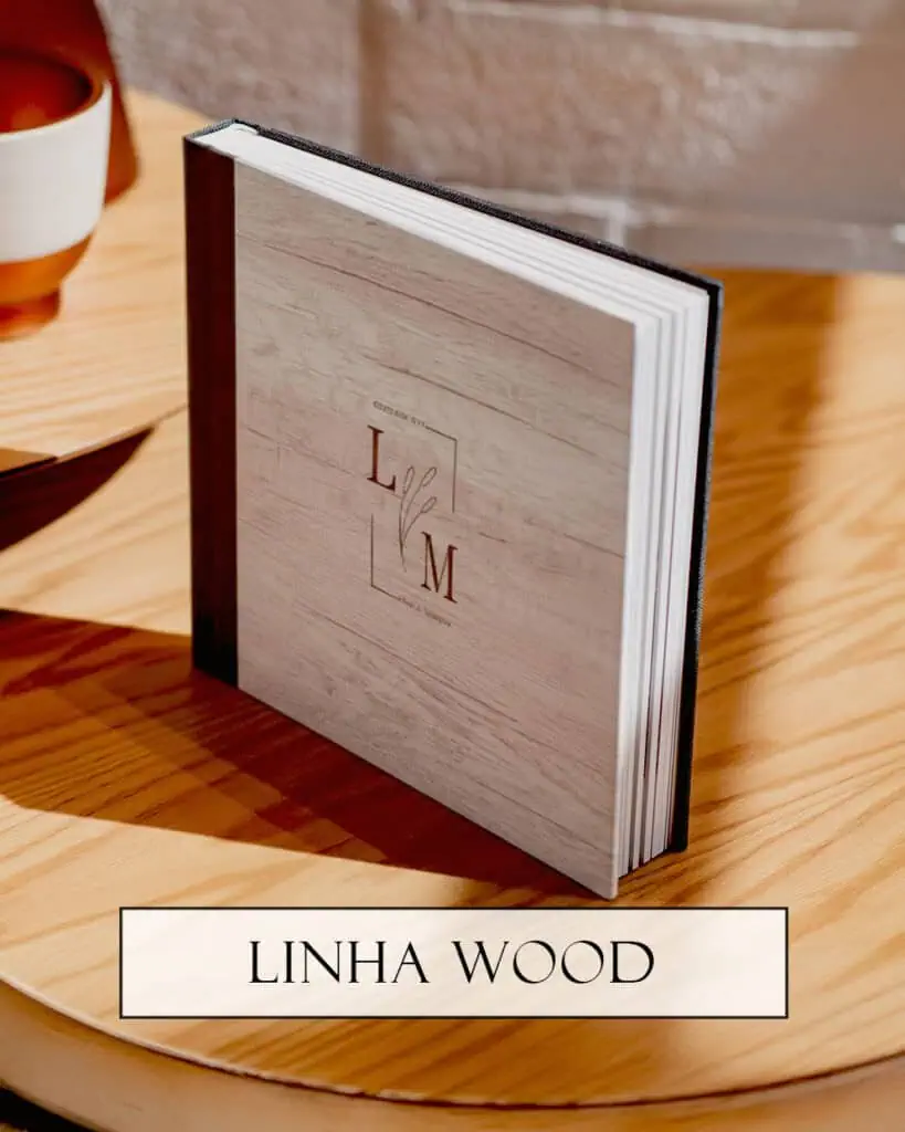 Caderno de madeira com design elegante e acabamento de alta qualidade, ideal para estudos e anotações sofisticadas.
