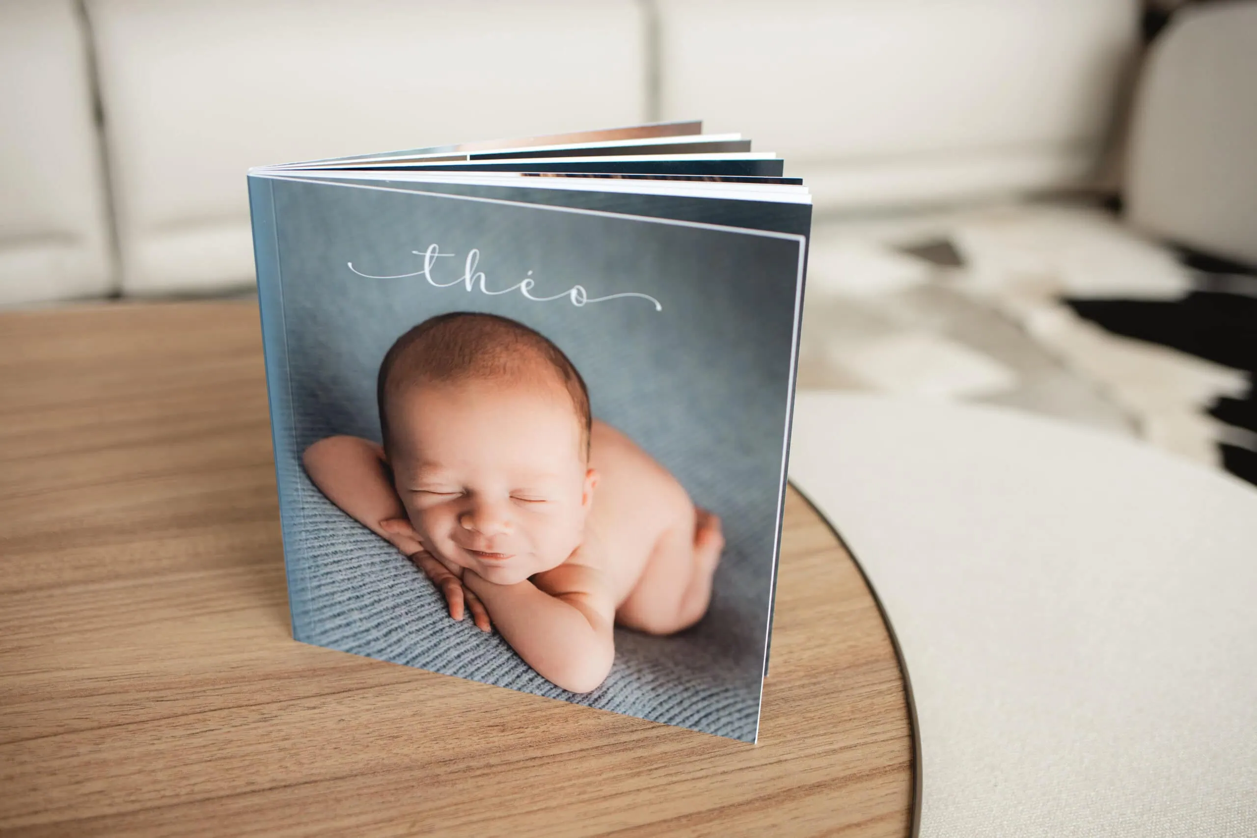 Capa de álbum de bebê com nome personalizado, ideal para recordações especiais.