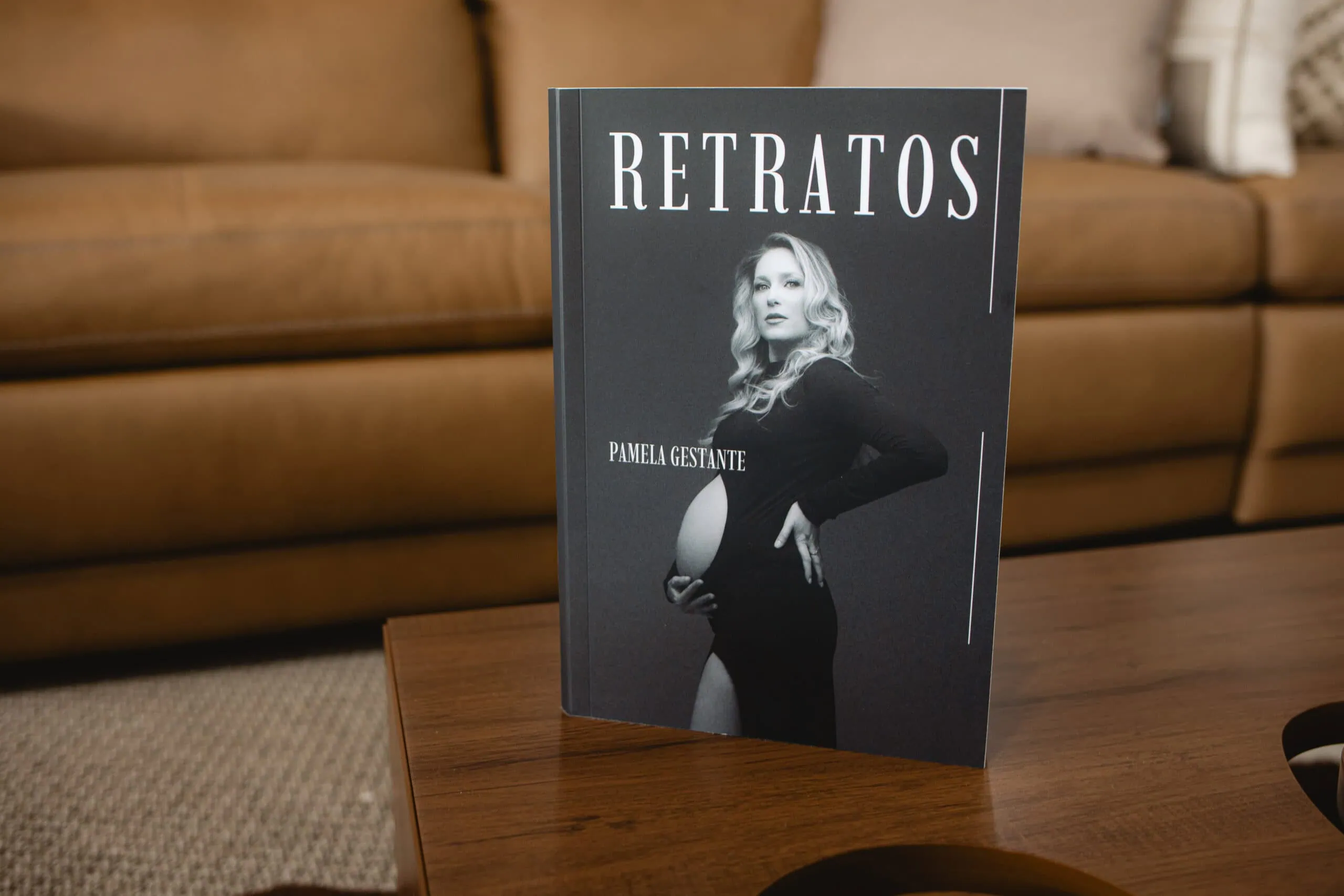 Retratos book by Pamela Gestante on a wooden table in a cozy living room.