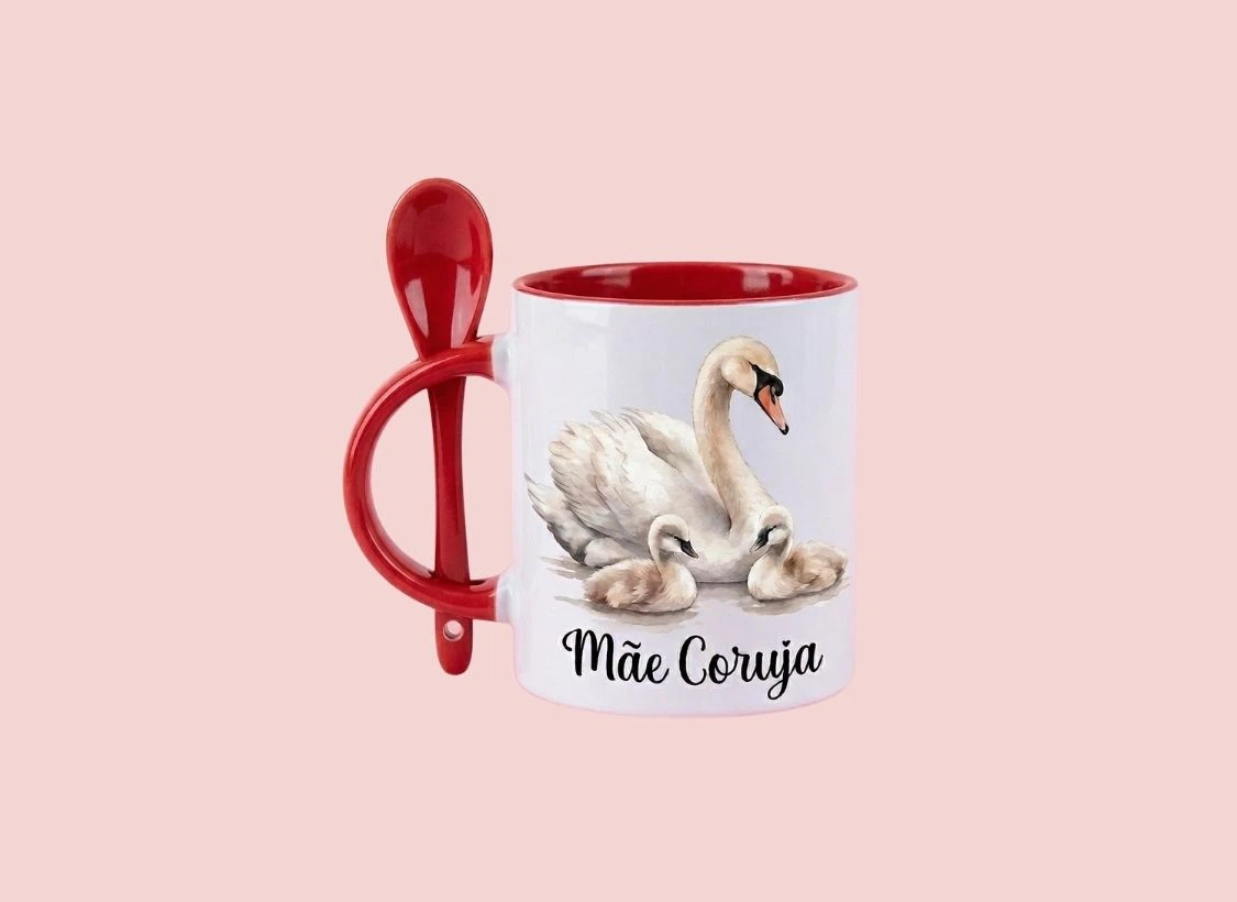 Caneca personalizada com cisne e nome "Mãe Coruja" para presente especial.